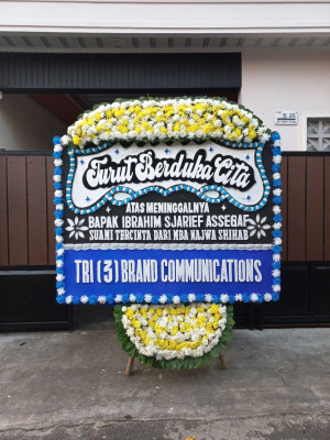 Papan Bunga Duka di Air Periukan